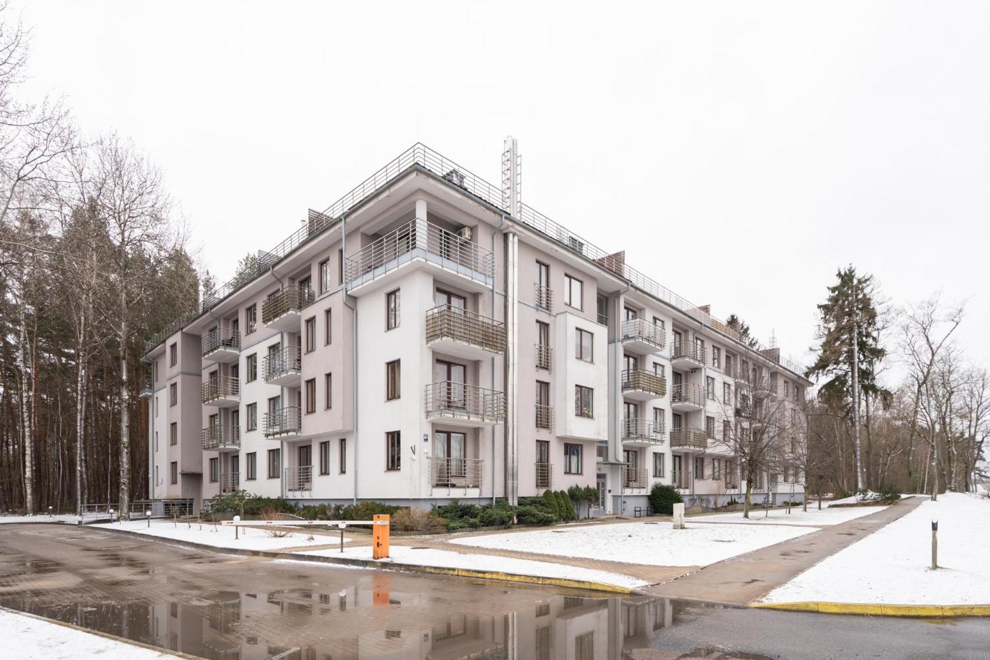Modern With Balcony Huoneisto *